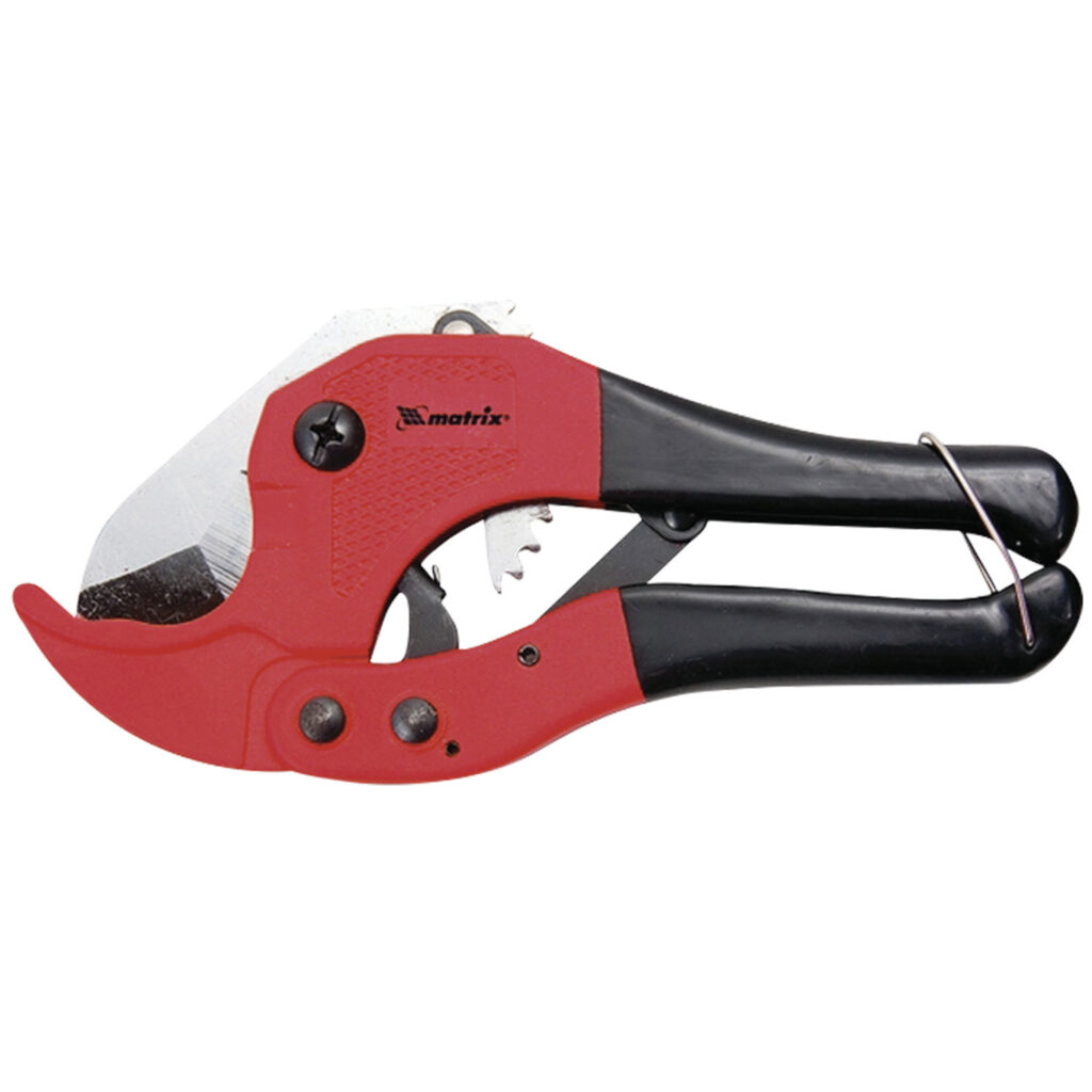 Scissors for cutting plastic products