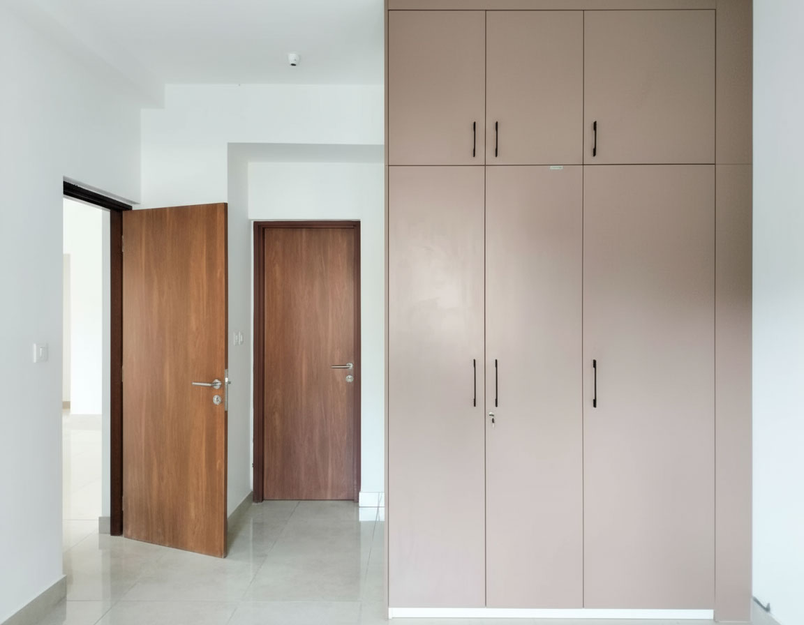 Contemporary-3-Door-Swing-Wardrobe-Design-Integrated-With-Desk-and-Shelving