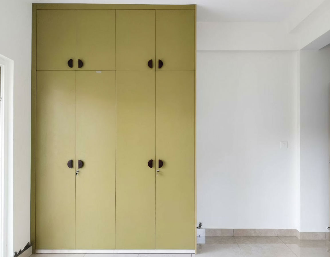 Contemporary-Swing-Wardrobe-Design-Featuring-Dividers,-Cabinets,-and-Soft-Close-Hinges